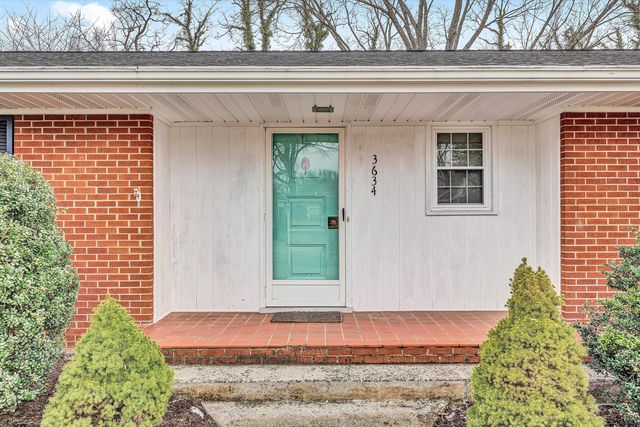 3634 Larson LN, Roanoke, VA 24018