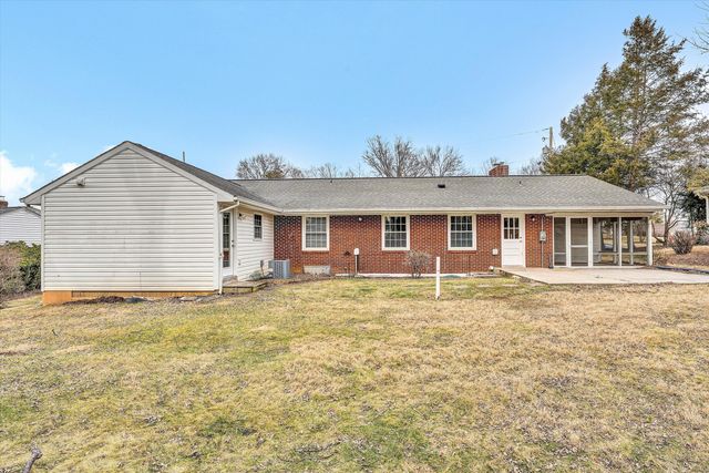 3634 Larson LN, Roanoke, VA 24018