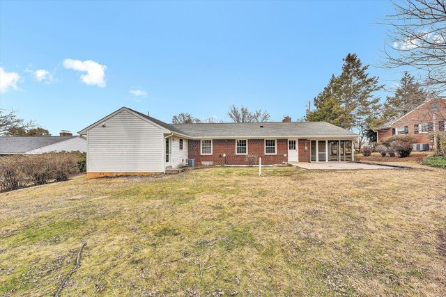 3634 Larson LN, Roanoke, VA 24018