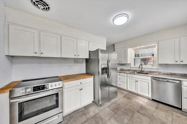 3634 Larson LN, Roanoke, VA 24018