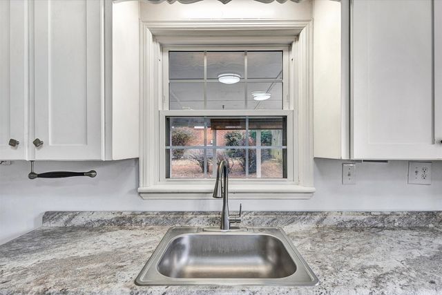 3634 Larson LN, Roanoke, VA 24018