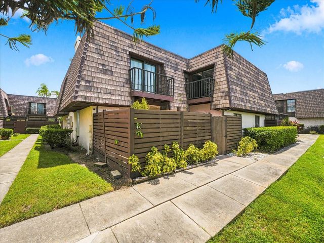 15314 E POND WOODS DRIVE 15314, Tampa, FL 33618