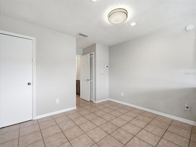 15314 E POND WOODS DRIVE 15314, Tampa, FL 33618