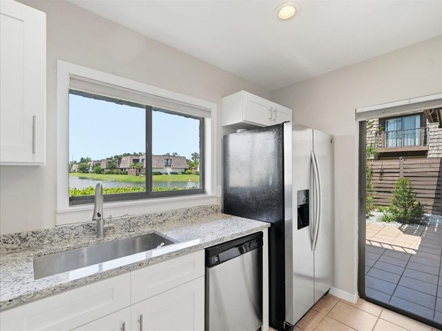 15314 E POND WOODS DRIVE 15314, Tampa, FL 33618