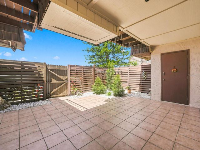 15314 E POND WOODS DRIVE 15314, Tampa, FL 33618