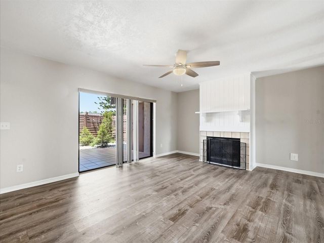 15314 E POND WOODS DRIVE 15314, Tampa, FL 33618