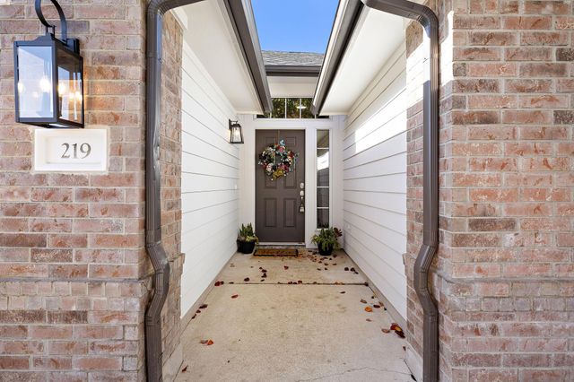 219 Warner BND, Hutto, TX 78634