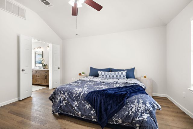 219 Warner BND, Hutto, TX 78634