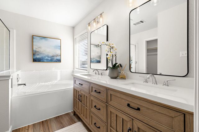 219 Warner BND, Hutto, TX 78634