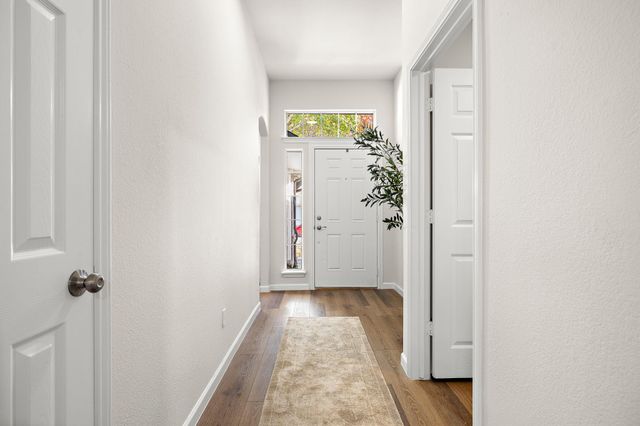 219 Warner BND, Hutto, TX 78634