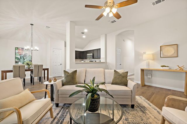 219 Warner BND, Hutto, TX 78634