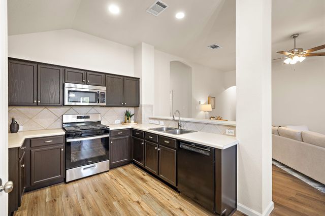 219 Warner BND, Hutto, TX 78634