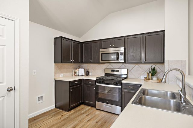 219 Warner BND, Hutto, TX 78634