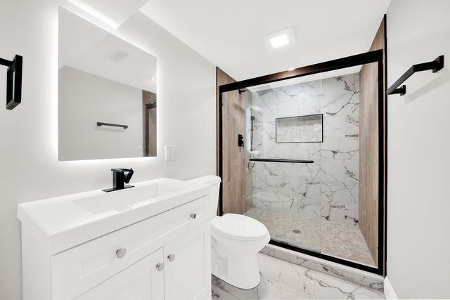 11630 S Hale Avenue, Chicago, IL 60643