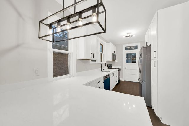 11630 S Hale Avenue, Chicago, IL 60643