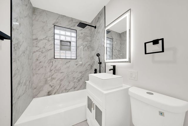 11630 S Hale Avenue, Chicago, IL 60643