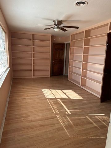 1905 Hard Rock Road, Irving, TX 75061