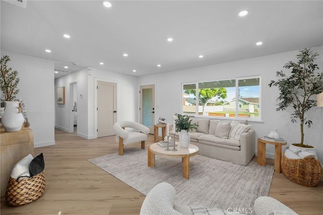 17381 Meer, Huntington Beach, CA 92647