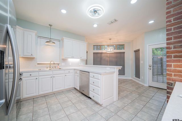 169 Private Road 8519, Van, TX 75790