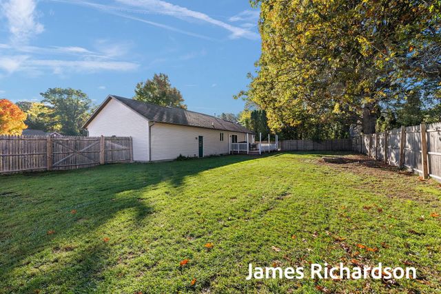 15249 Widgeon Road, Grand Haven, MI 49417