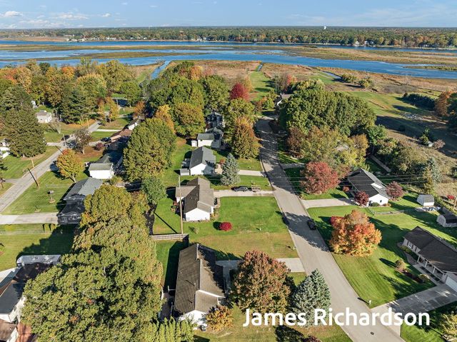 15249 Widgeon Road, Grand Haven, MI 49417