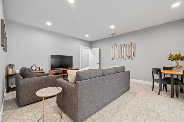 9288 Primo Lane, West Des Moines, IA 50266