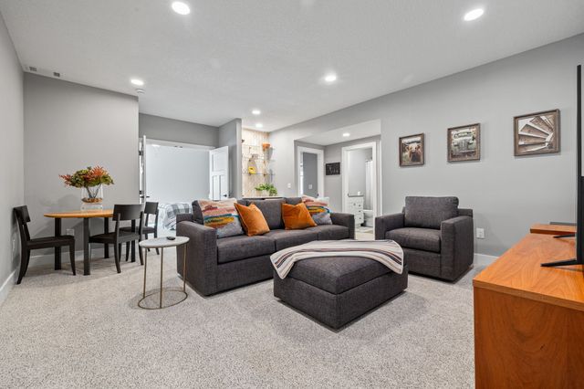 9288 Primo Lane, West Des Moines, IA 50266