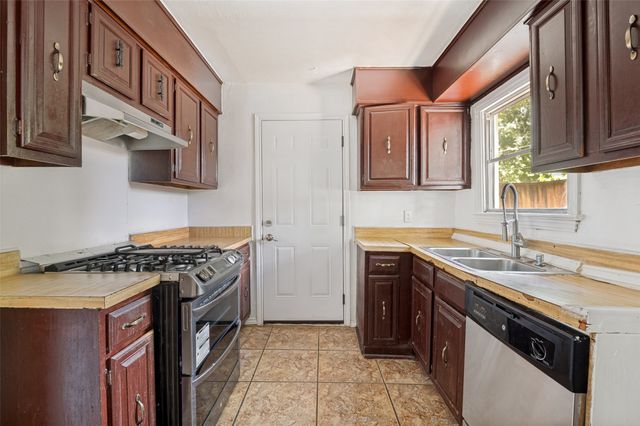 3013 Emmett Street, Dallas, TX 75211