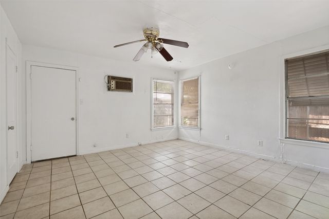 3013 Emmett Street, Dallas, TX 75211