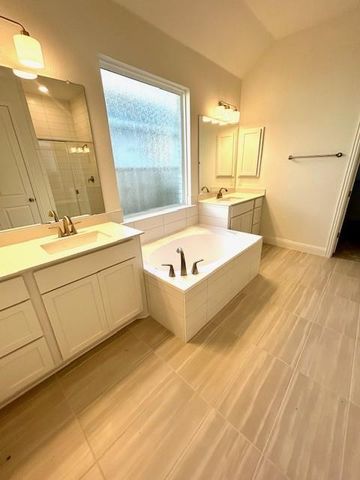 1001 Ellensburg DR, Georgetown, TX 78633