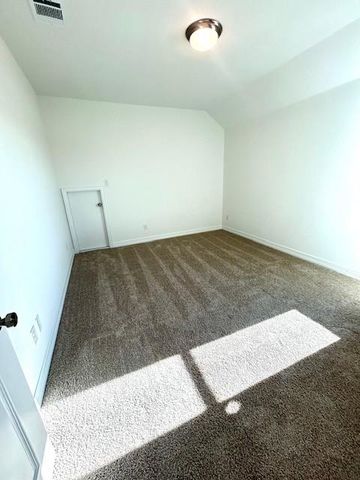 1001 Ellensburg DR, Georgetown, TX 78633