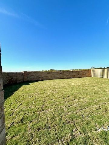 1001 Ellensburg DR, Georgetown, TX 78633