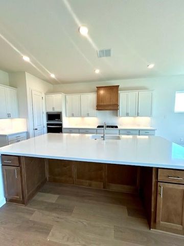 1001 Ellensburg DR, Georgetown, TX 78633