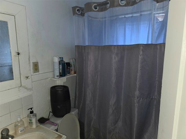 1050 W 20TH Street, Erie, PA 16502