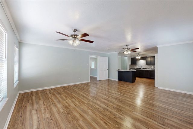 8 Willow Drive, Hearne, TX 77859