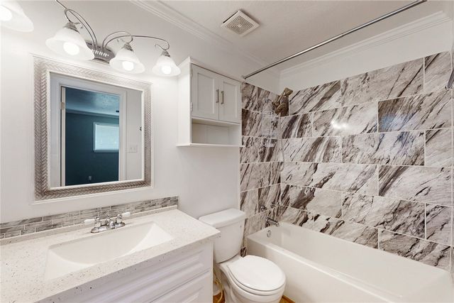 8 Willow Drive, Hearne, TX 77859