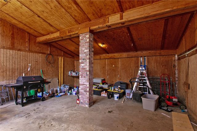 8 Willow Drive, Hearne, TX 77859