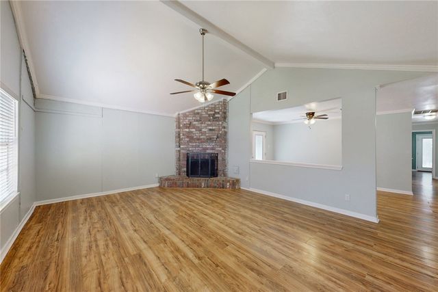 8 Willow Drive, Hearne, TX 77859