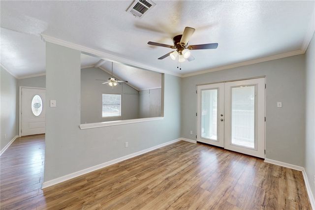 8 Willow Drive, Hearne, TX 77859