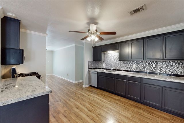 8 Willow Drive, Hearne, TX 77859