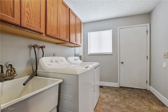 9864 Green Drive, Windham, OH 44288