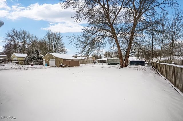 9864 Green Drive, Windham, OH 44288