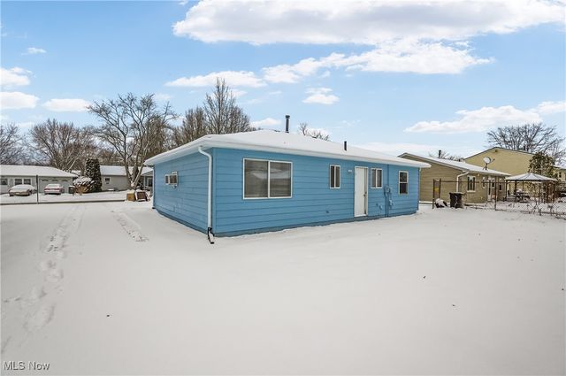 9864 Green Drive, Windham, OH 44288