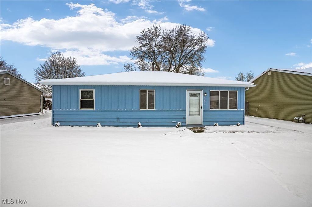 9864 Green Drive, Windham, OH 44288