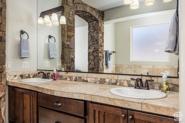 4352 W 2440 S, Hurricane, UT 84737