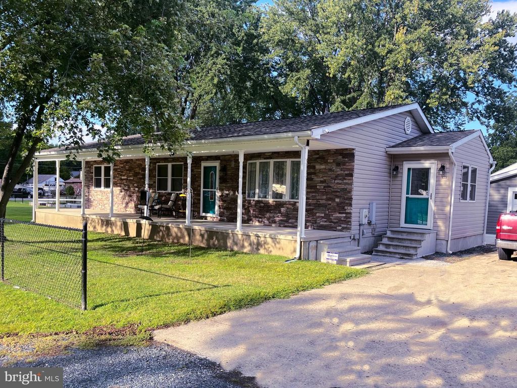 1405 SUSSEX ROAD, Essex, MD 21221