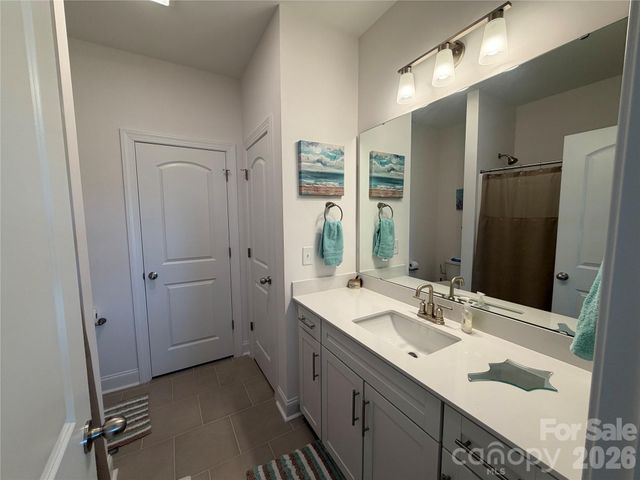 2125 24th Street Lane SE, Hickory, NC 28602
