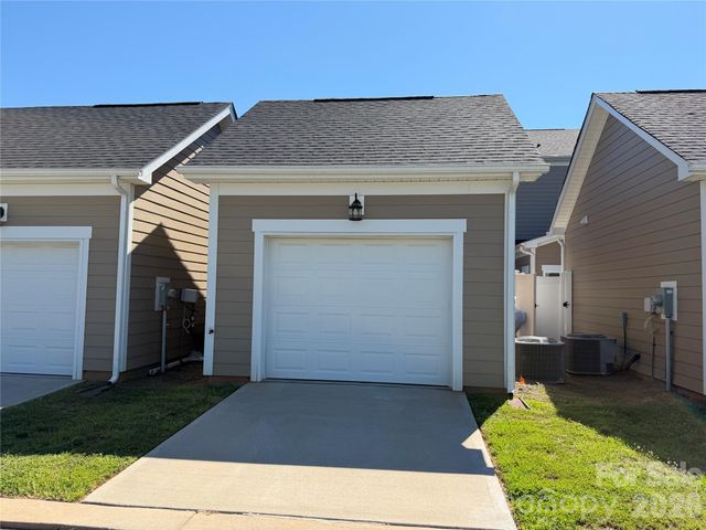 2125 24th Street Lane SE, Hickory, NC 28602