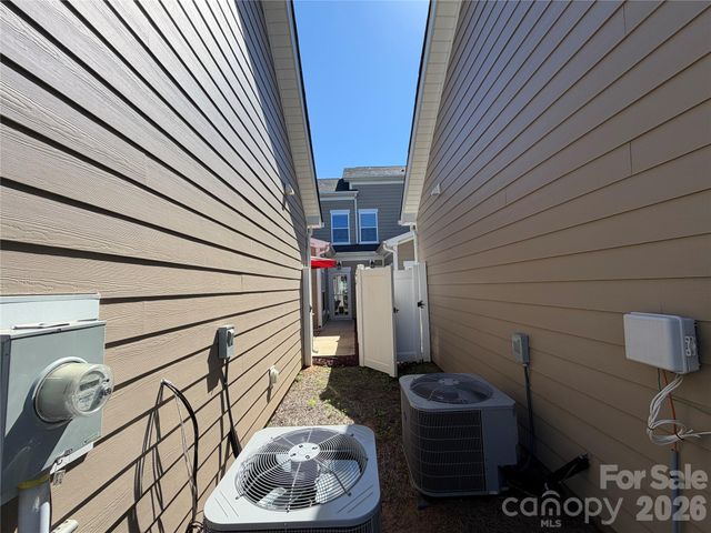 2125 24th Street Lane SE, Hickory, NC 28602