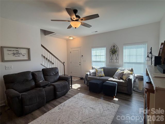 2125 24th Street Lane SE, Hickory, NC 28602